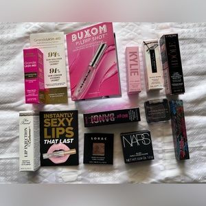 Deluxe makeup samples